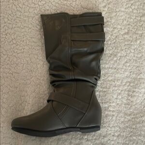 Journee Collection Women's Gray Mid Calf Flat Buckle Boots